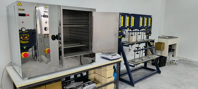 Laboratory oven - sample dehydrator