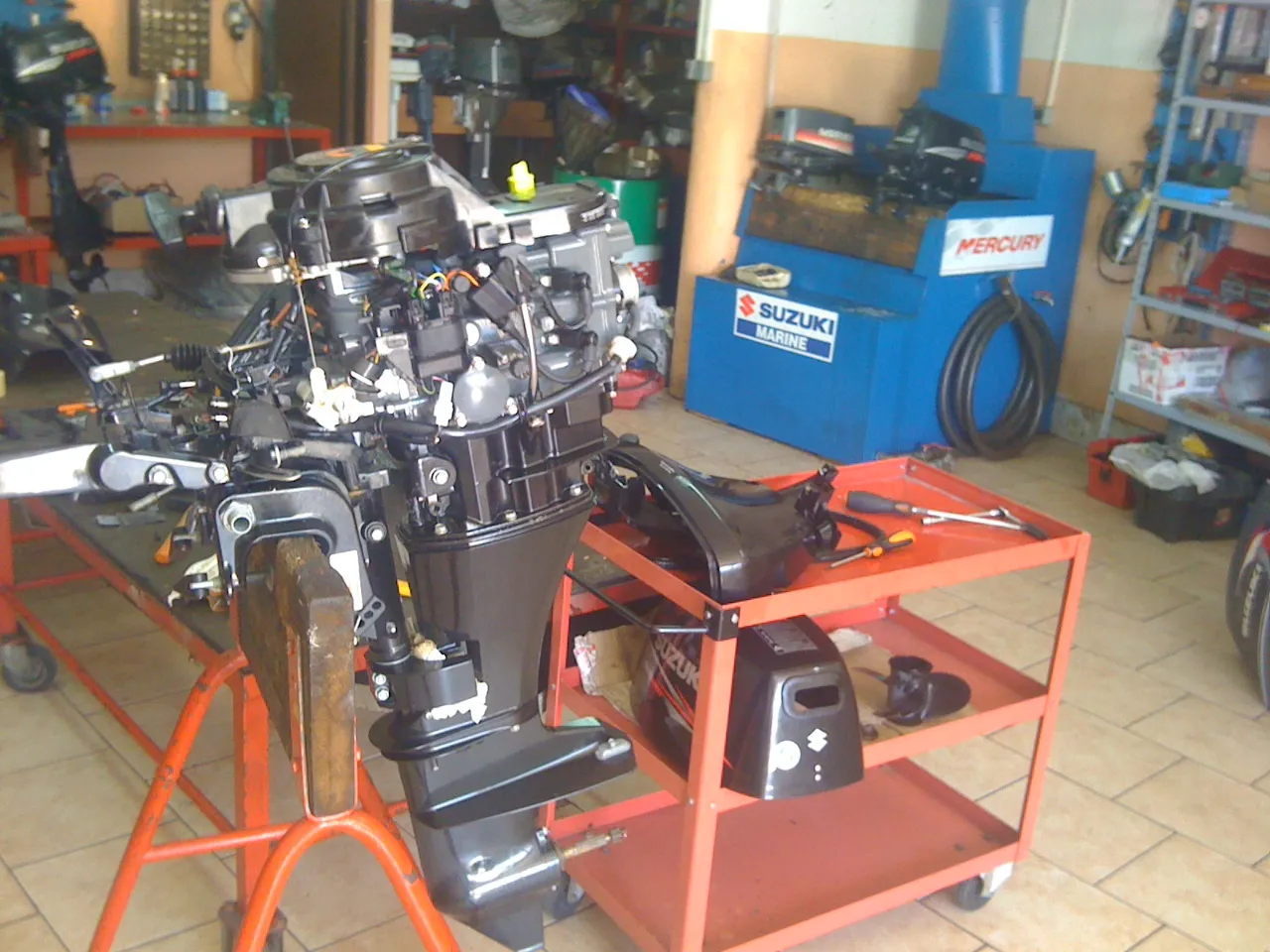 Servisna radionica i rad na motorima brodova