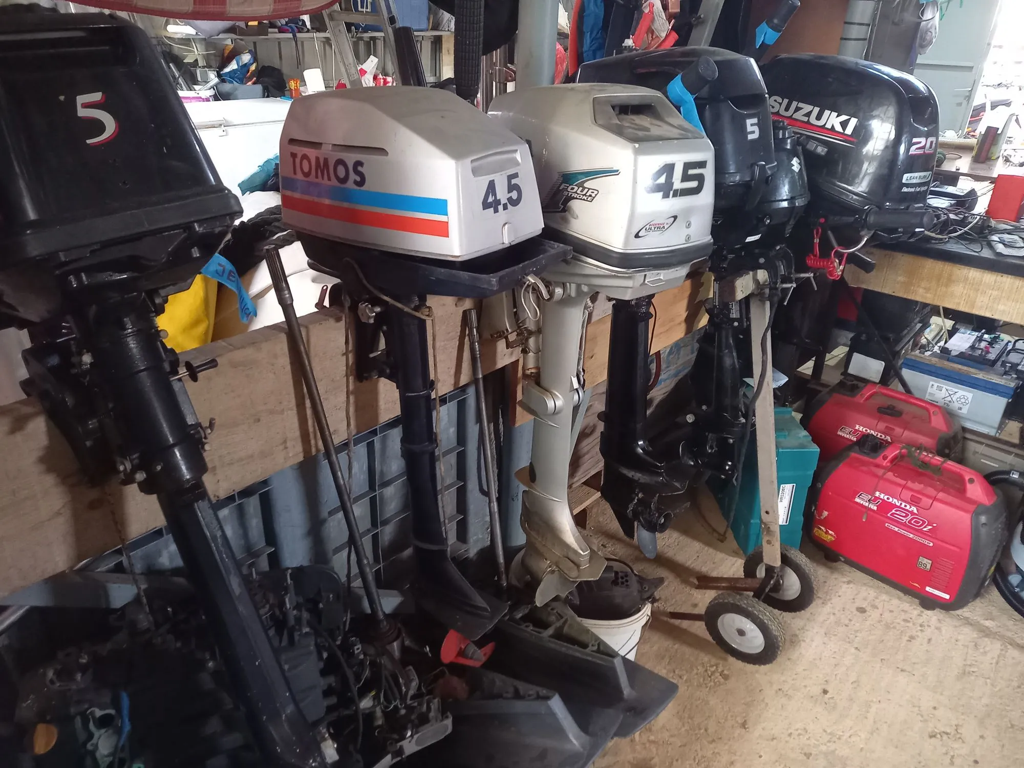 Servisna radionica i rad na motorima brodova
